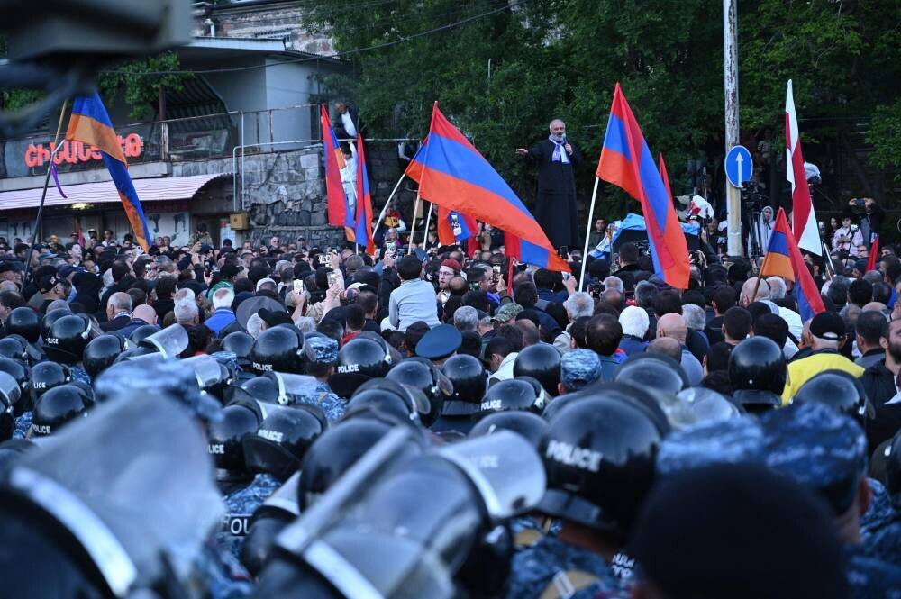 Армянская полиция задержала десятки протестующих в Ереване